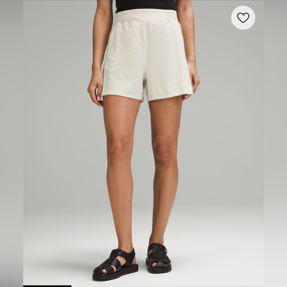 NWT Lululemon Stretch Woven Relaxed-Fit High-Rise Shorts size SMALL color BONE